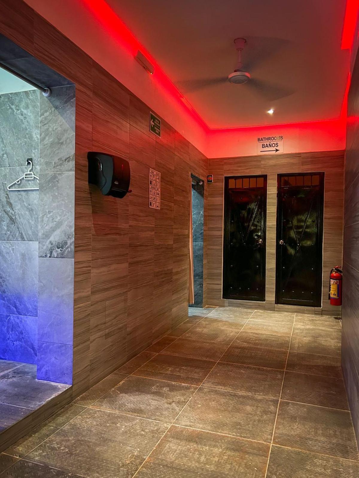 Spartacus Hostel Boutique For Men プエルトバラータ エクステリア 写真